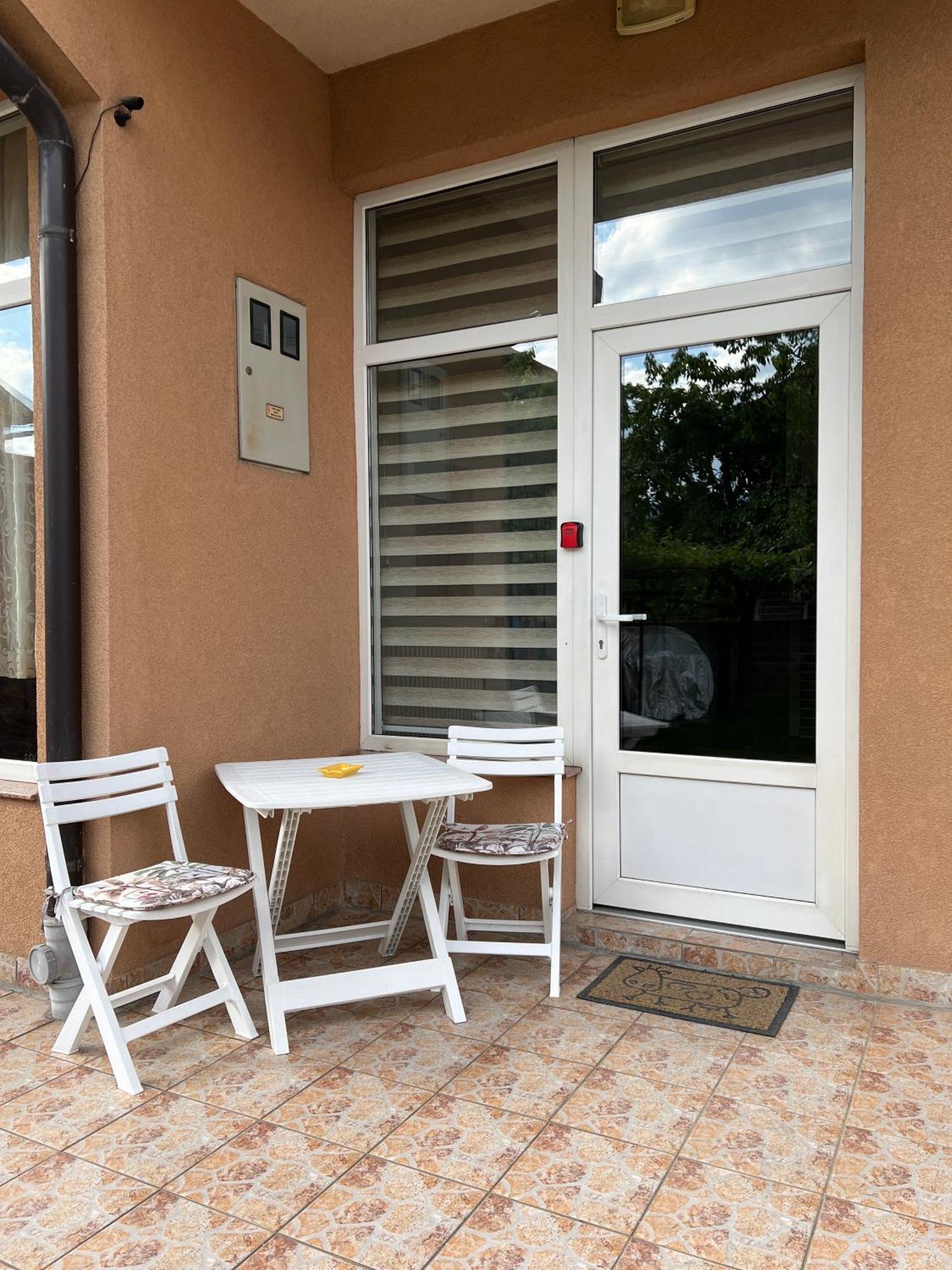 La Bocca - Airport, Parking, Ac, Bidet, Coffee Machine, Ps3 *